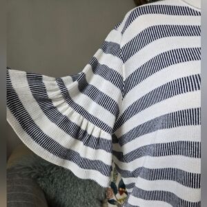 Pleione Boxy Navy and White Sweater